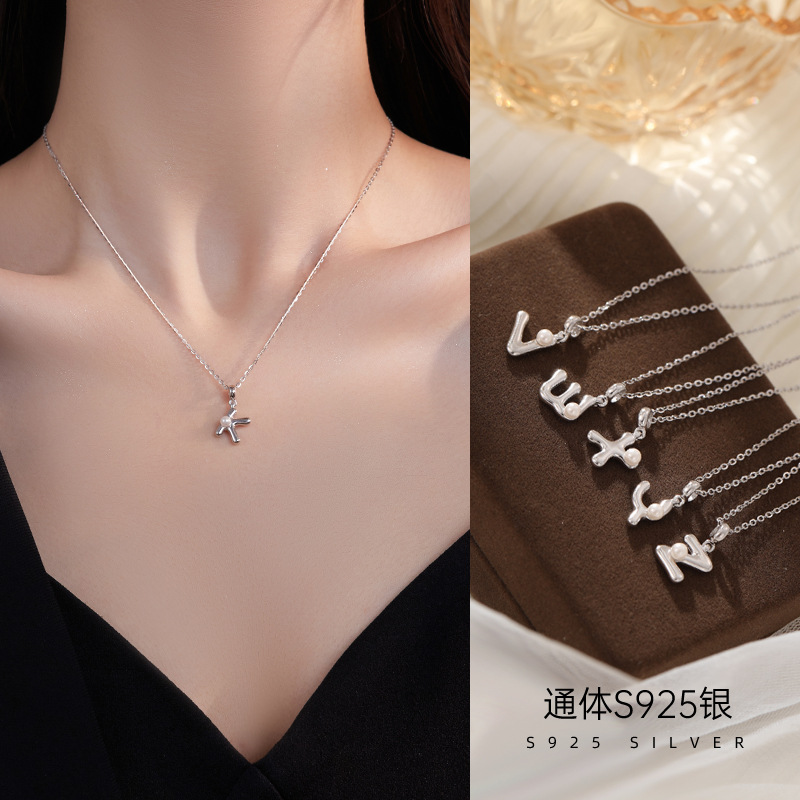 纯银字母吊坠项链女简约百搭新款潮高逼格锁骨链