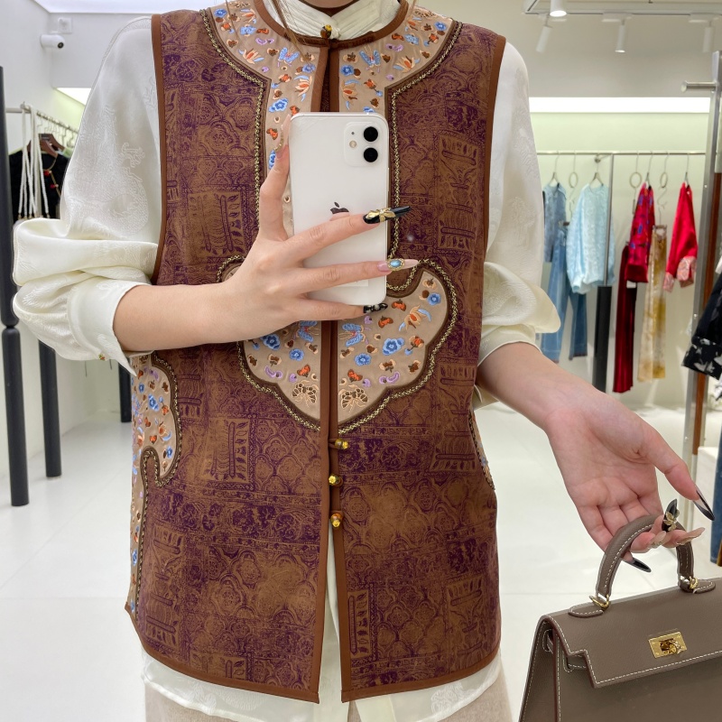 JINYU矜羽【褐韵】新中式咖色复古重工如意头马甲上衣女