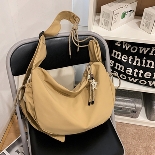 2026新款初春饺子包女单肩斜挎包大容量休闲纯色帆布包托特包