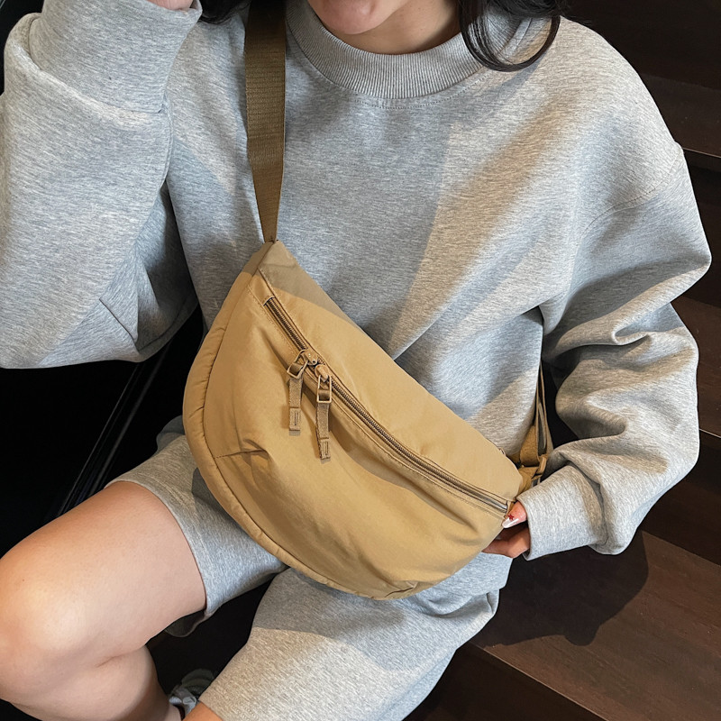 2025新款时尚百搭单肩斜挎包女包轻便休闲防水尼龙布包饺子包胸包,箱包皮具/热销女包/男包,胸包,淘宝优惠券,粉丝福利购,淘宝优惠卷