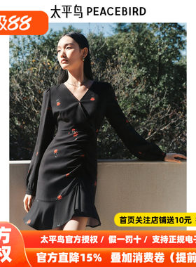 太平鸟雪纺碎花连衣裙女2026春新款长袖短款花边裙摆法式V领气质