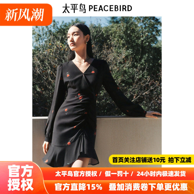 太平鸟雪纺碎花连衣裙女2026秋新款长袖短款花边裙摆法式V领气质