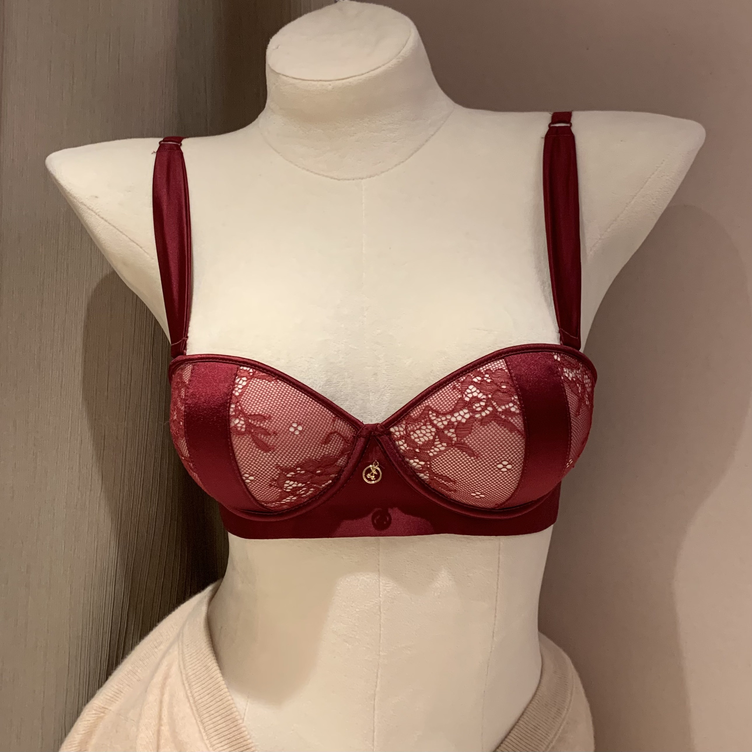 性感蕾丝缎面红色内衣女小胸聚拢显大无钢圈闪砖宽肩带半杯文胸罩