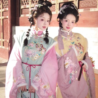 千黛远山明制汉服圆领