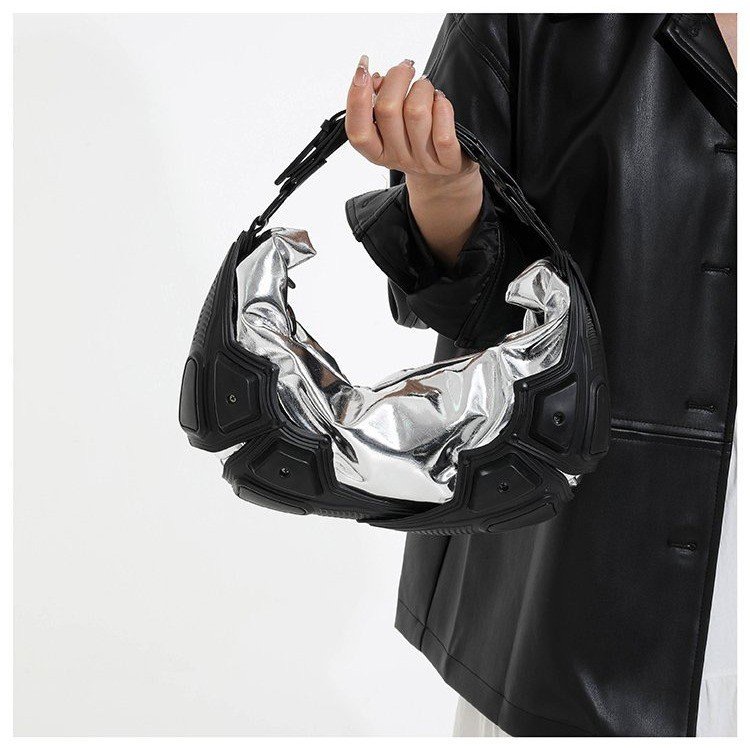 明信同款小众设计欧美时尚暗黑潮流辣妹机能中性腋下月牙斜挎包