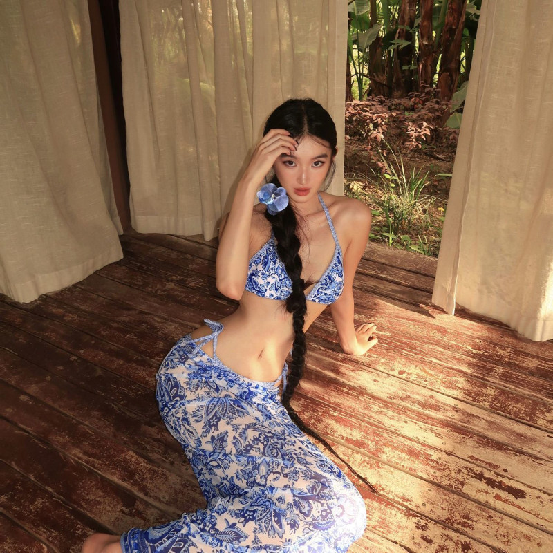 2025新款绝美蓝色青花瓷度假风印花性感温泉度假比基尼网纱三件套