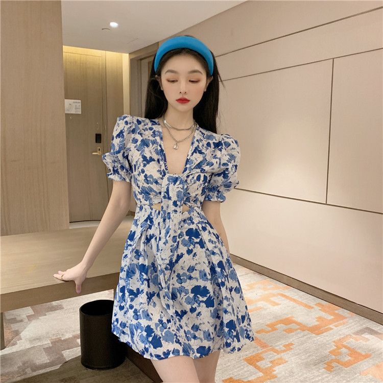 Real photo 2021 new sexy V-neck floral skirt women's short slim bubble sleeve dress summer French