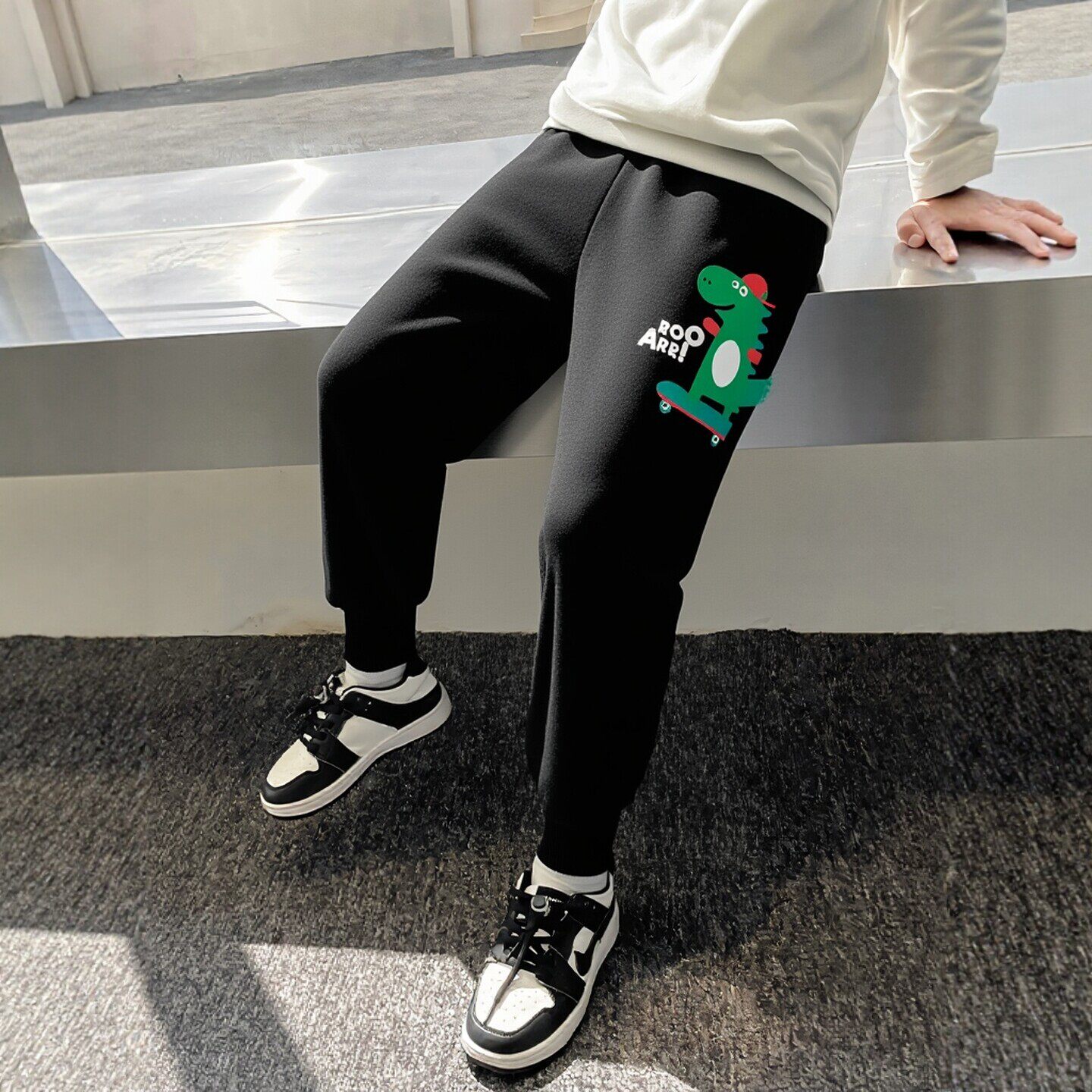 品牌童装2026春季新款儿童运动长裤子恐龙男宝宝纯棉大毛圈卫裤潮