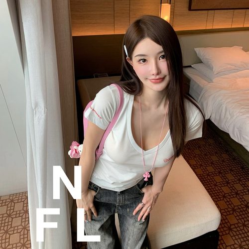 夏日辣妹修身十字架印花短袖T恤