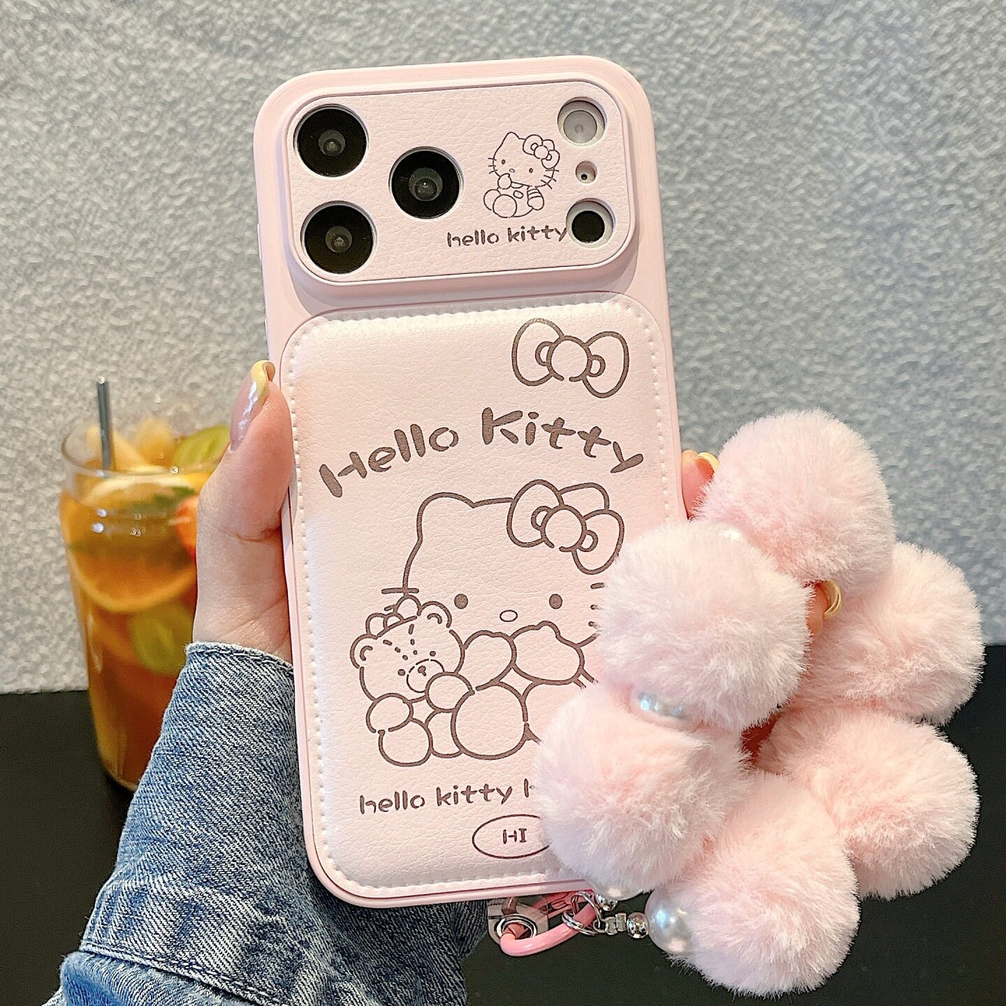可爱卡通Hello Kitty苹果17promax手机壳适用iPhone17pro皮质16pro精孔镜头全包相机键保护套毛绒挂绳15pro女