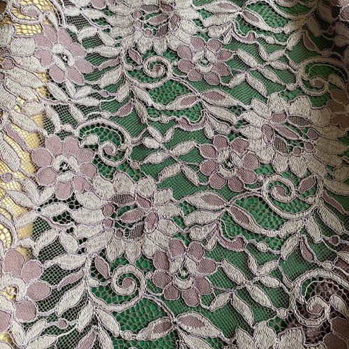 紫色加卡其色双色龙骨棉蕾丝布料