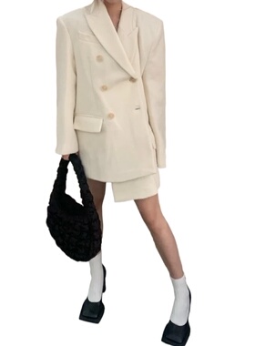 莲的百万 杏白色 毛绒西装 廓形垫肩 oversize外套 直角肩西装