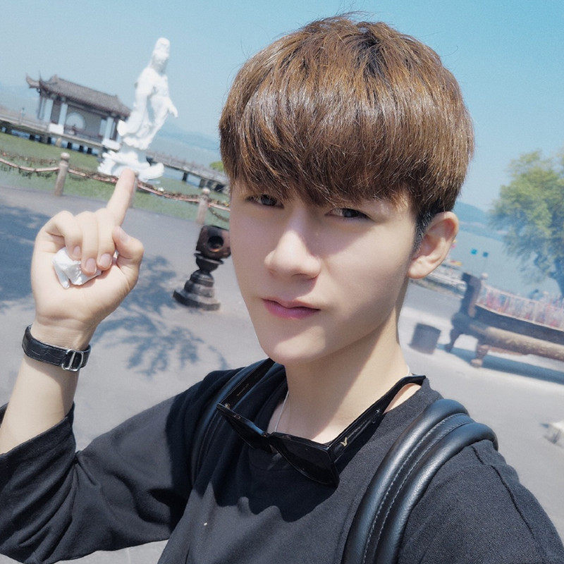 Perruque cheveux raides Court - Ref 2610379 Image 4