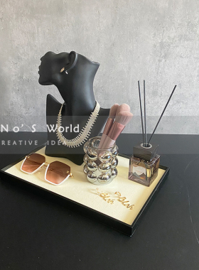 意式风轻奢衣帽间项链香薰装饰品