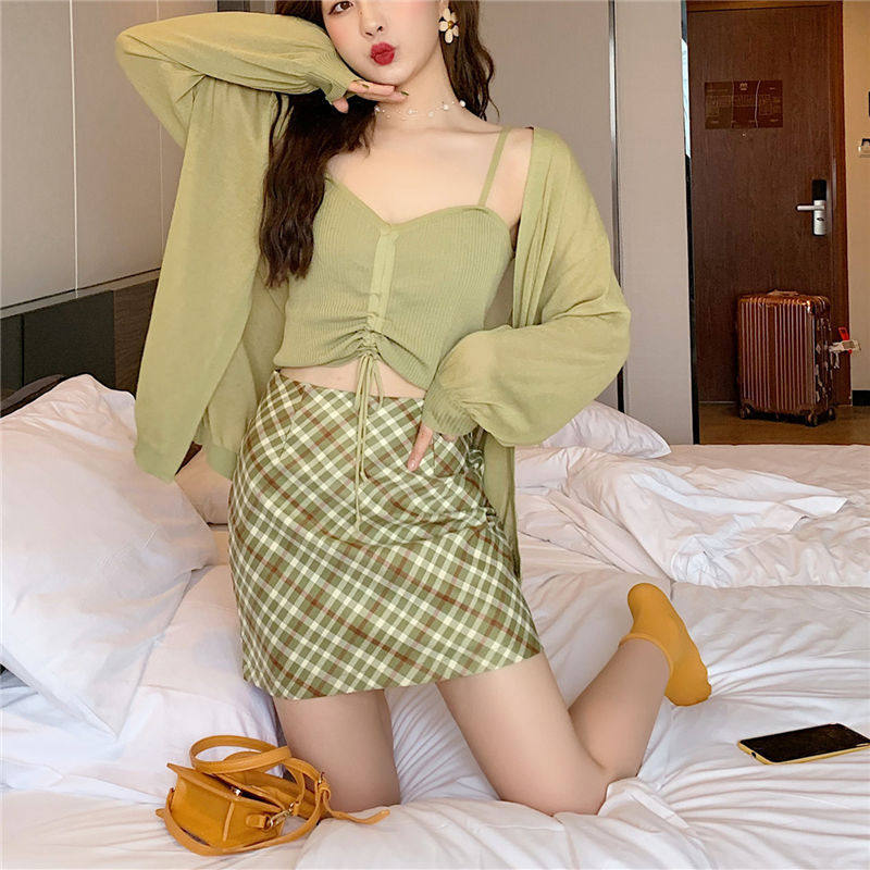 牛油果绿套装裙女夏秋新款女神范吊带开衫防晒针织上衣格子半身裙