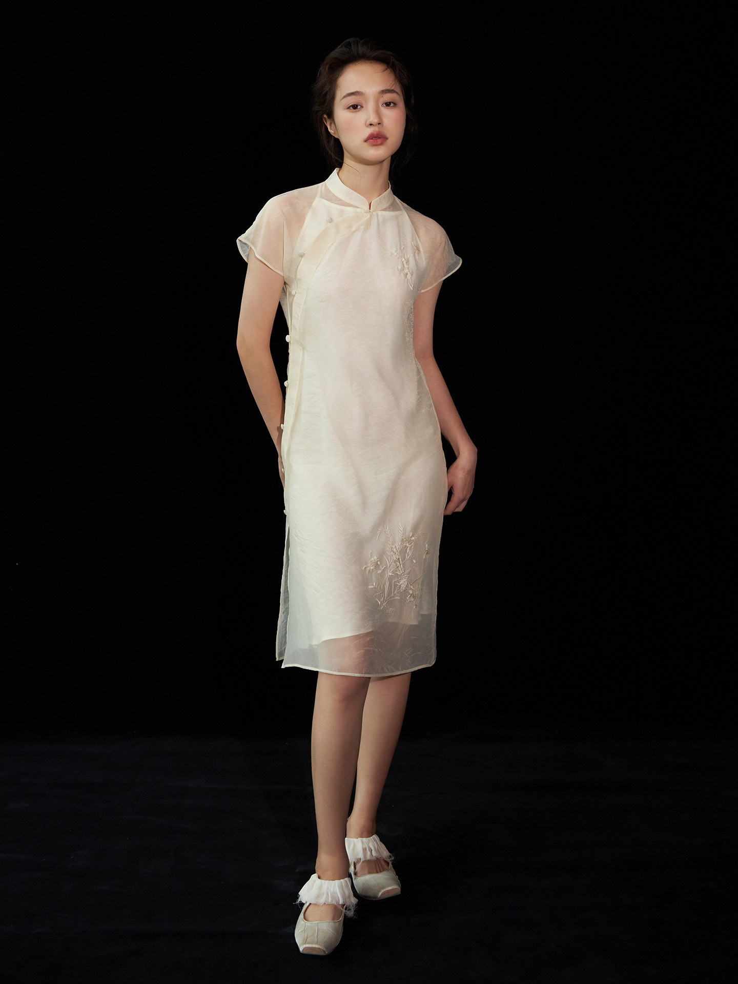 新中式 设计师手绘花卉蝴蝶刺绣裙子 暮云纱清透感改良小旗袍夏