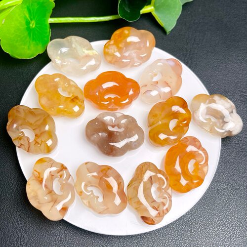 天然樱花玛瑙如意吊坠规格25*33mm左右
