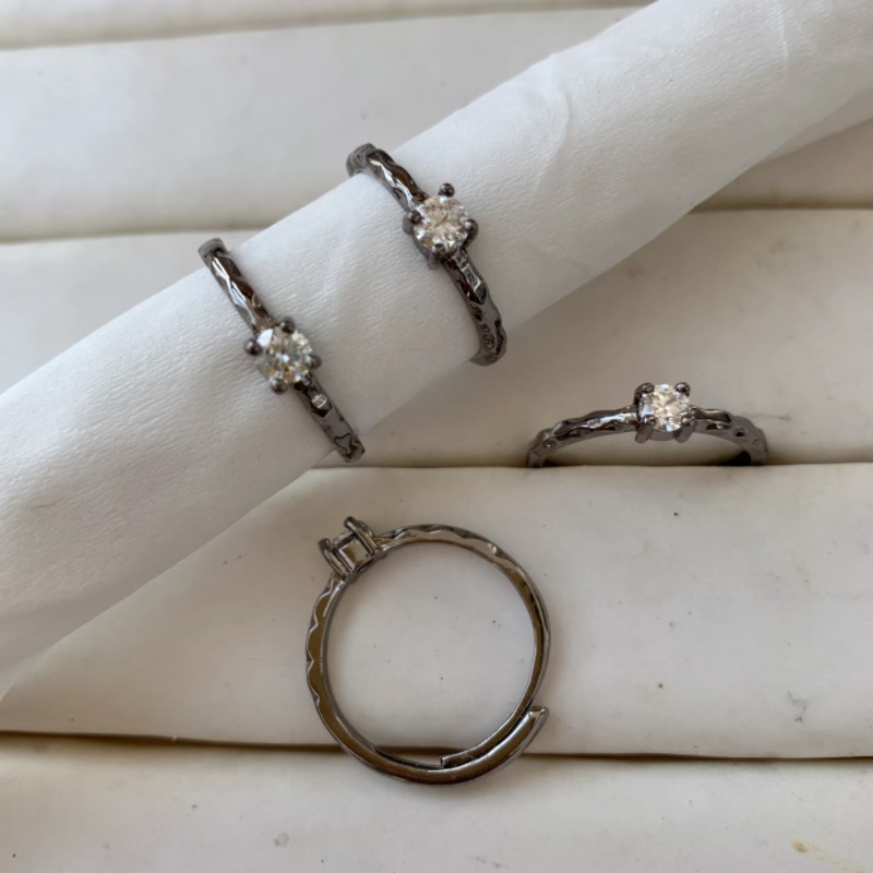 莫桑钻石戒指女款过钻笔枪黑白铜托活口简约小巧时尚百搭饰品