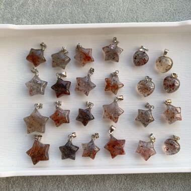 尾货清仓黑超七极光共生吊坠处理24个150元店铺之前卖9元一个微瑕