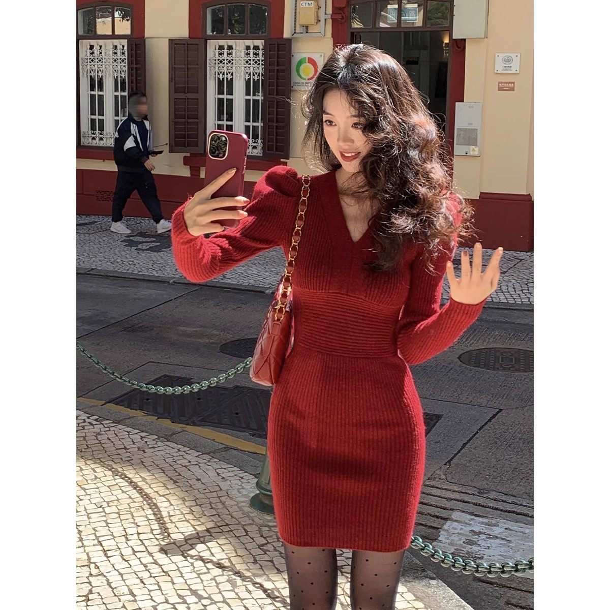 法式气质收腰显瘦针织连衣裙女秋冬2025新款v领气质性感包臀短裙