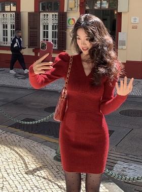 法式气质收腰显瘦针织连衣裙女秋冬2025新款v领气质性感包臀短裙