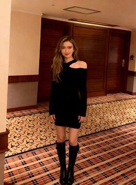 欧美风针织连衣裙女秋冬季修身露肩纯欲风性感紧身打底毛衣包臀裙