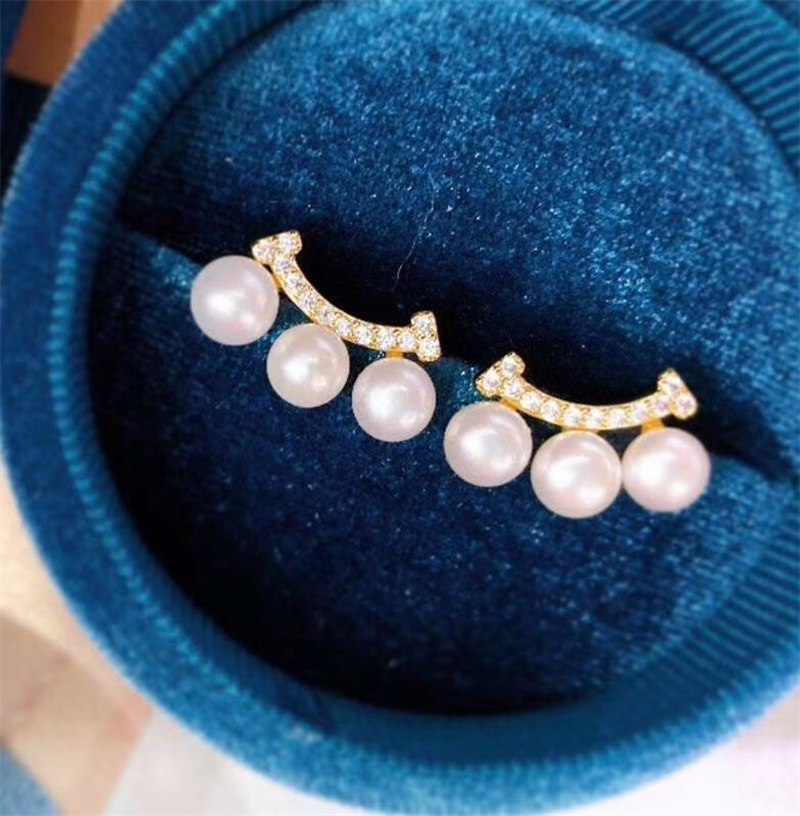 S925银耳针经典微笑款多珠耳钉