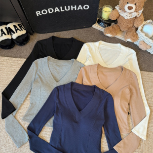 高级感磨毛V领修身内搭打底衫女秋冬带胸垫显瘦百搭长袖T恤上衣潮