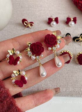 秋冬季山茶花耳钉女新娘轻奢植绒新年红色耳环感耳饰