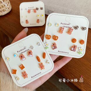 银针卡通可爱焦糖棕卡皮巴拉面包派对耳钉套装女精致甜美一周耳饰