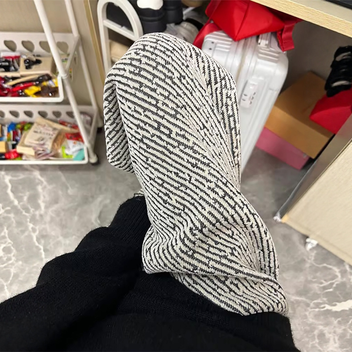 2025秋冬新款白色条纹加绒裤子女小众设计感高腰加厚直筒阔腿裤瑞