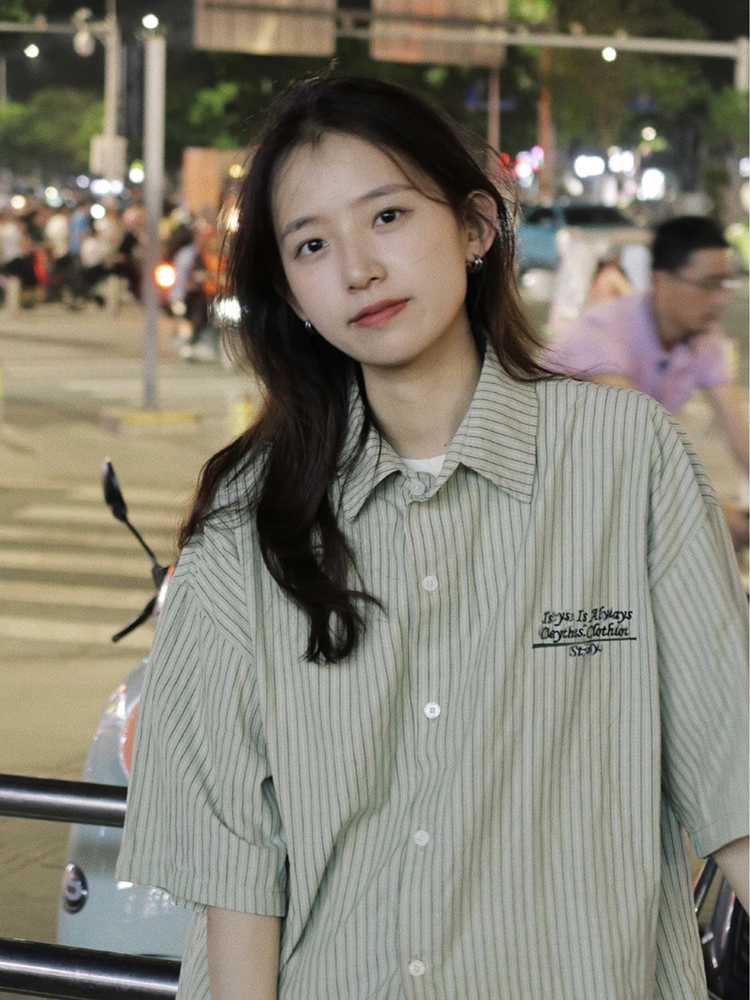 日系复古条纹短袖衬衫2025新款女设计感小众宽松休闲衬衣夏季上衣