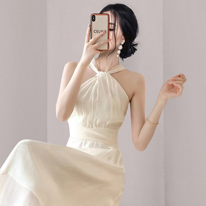 米色雪纺连衣裙女夏修身显瘦气质法式洋气高级感沙滩度假挂脖长裙