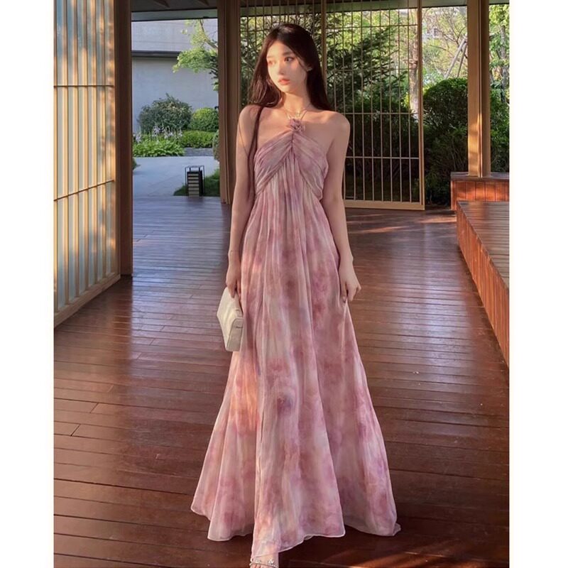 茶歇性感露背碎花吊带挂脖连衣裙