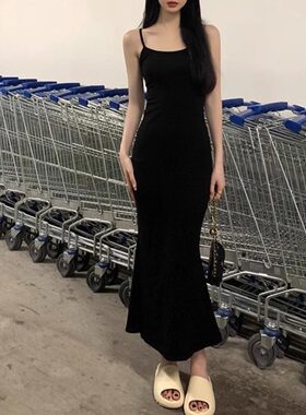 气质黑色吊带鱼尾连衣裙女