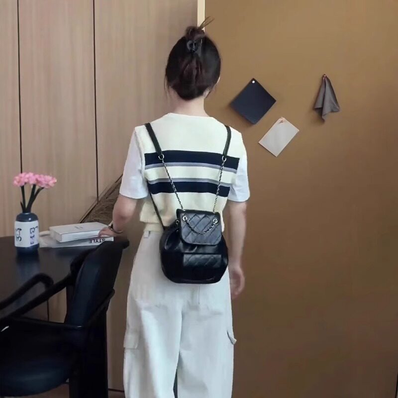 条纹假两件圆领正肩短袖t恤女