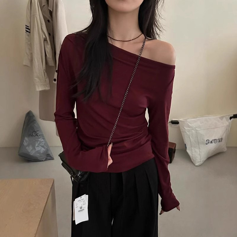 可拉红一字领露肩长袖t恤女