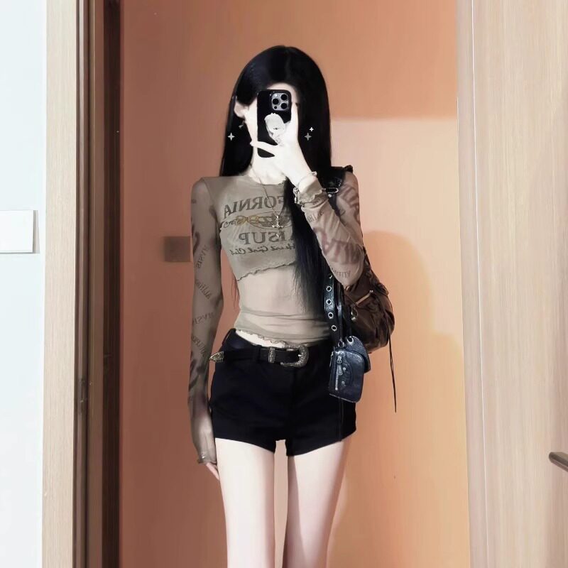 咖色网纱t恤牛仔短裤女