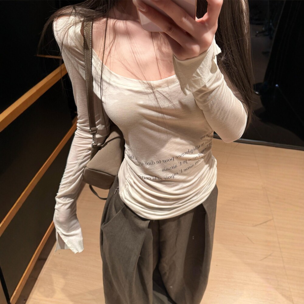 日系辣妹杏色u领印花长袖t恤女