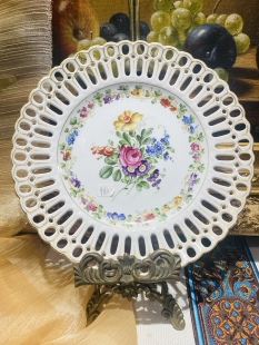 德累斯顿手绘镂空花卉装饰赏盘