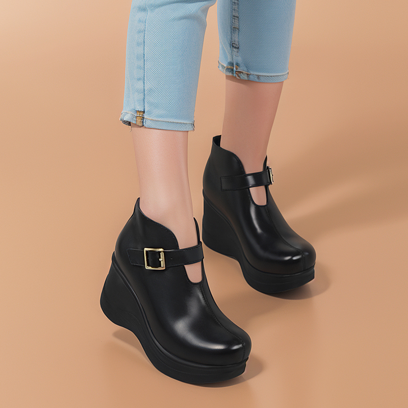 一席之地厚底U型鞋口坡跟单鞋