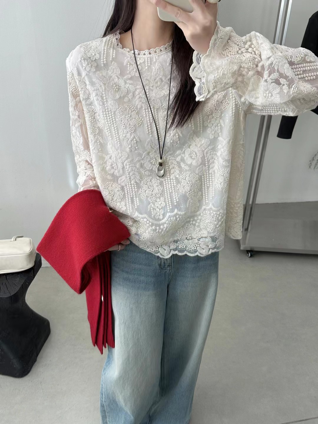 欧洲站2025冬季新款时尚圆领蕾丝衫女百搭显瘦打底衫上衣潮