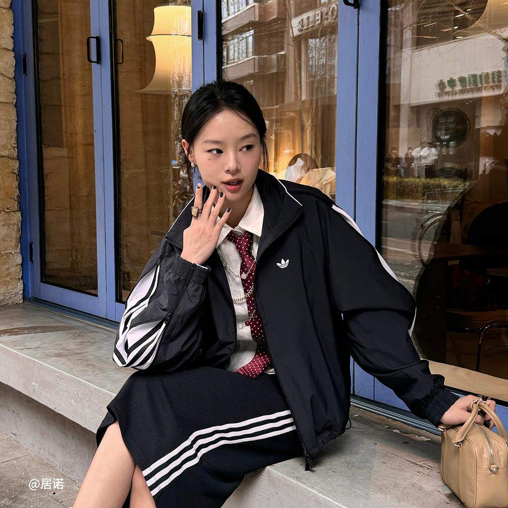 奥莱清仓正品现货阿迪达斯夹克女