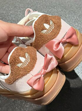 阿迪达斯三叶草 迪士尼玛丽猫联名 T头鞋 GAZELLE BOLD板鞋JR4244