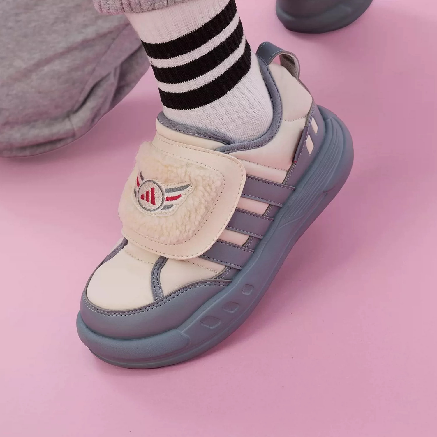 Adidas阿迪达斯正品男女2025秋季新款小童魔术贴耐磨低帮运动鞋