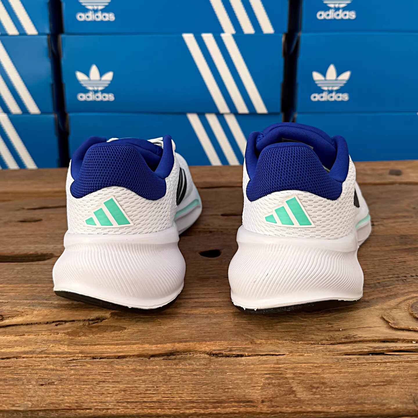 Adidas阿迪达斯正品鞋子男款爆款2026新款高颜值校园跑鞋IH6005