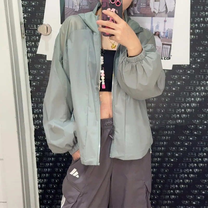 阿迪达斯夏季女款连帽外套轻风衣
