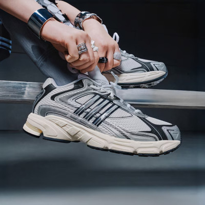 爆款Adidas阿迪达斯跑步鞋男女款