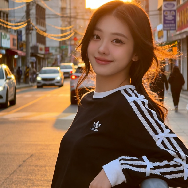 阿迪达斯三叶草女款三条纹T恤