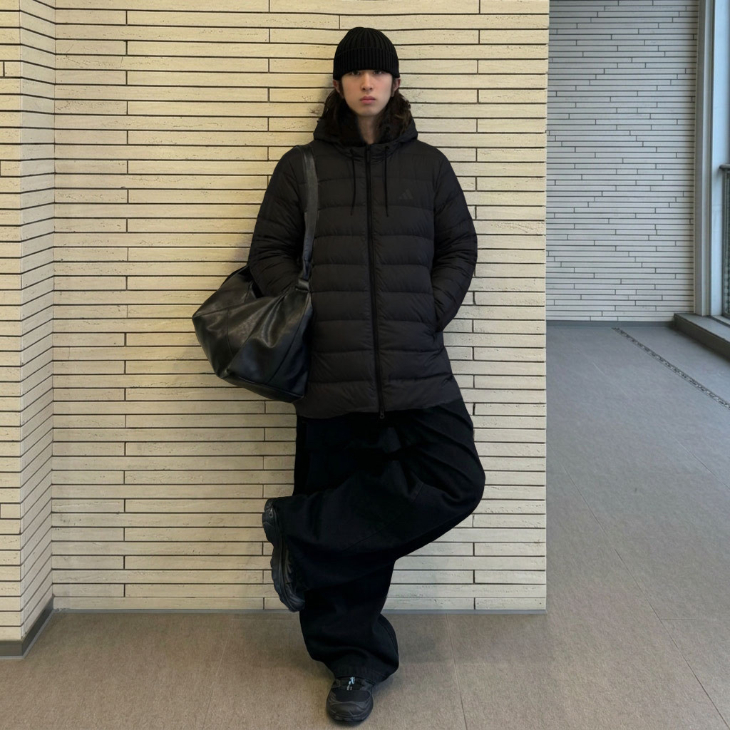 阿迪达斯轻薄中长款羽绒服男